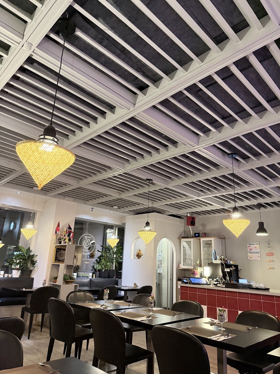 Zentral Thai Restaurant & Takeaway Photos 2